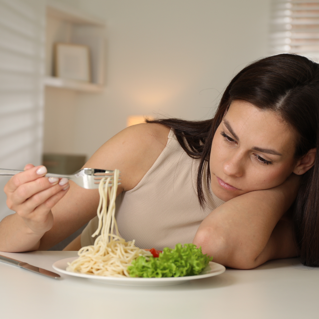 寝不足で太るって本当？ 睡眠と食欲ホルモンの深い関係とは